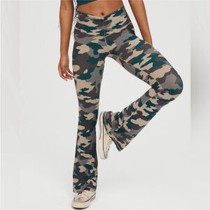 OFFLINE By Aerie Real Me Camo High Waisted Ruched Flare Legging Size Small SHORT